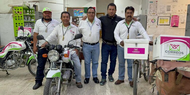 Fotos: Álvaro Cuitláhuac López // Los carteros relatan anécdotas: “un día me invitaron a comer porque una madre recibió una carta, tenía años sin saber de su hijo”