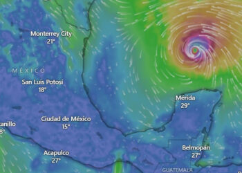 Huracán Rafael como categoría 3 avanza hacia la península de Yucatán