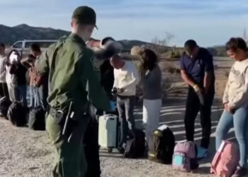 Texas ofrece terreno para centro de detención en el plan de deportaciones masivas de Trump