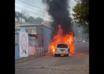 Camioneta de la Guardia Cristiana del Pacífico arde en llamas misteriosamente en Salina Cruz