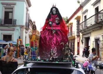 Celebran a la Santa Muerte con una tradicional calenda