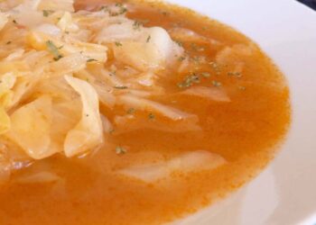 Sopa de col: Un platillo ideal para bajar de peso