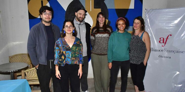 Fotos: Rubén Morales // Artistas franceses en su encuentro con artistas mexicanos y oaxaqueños.