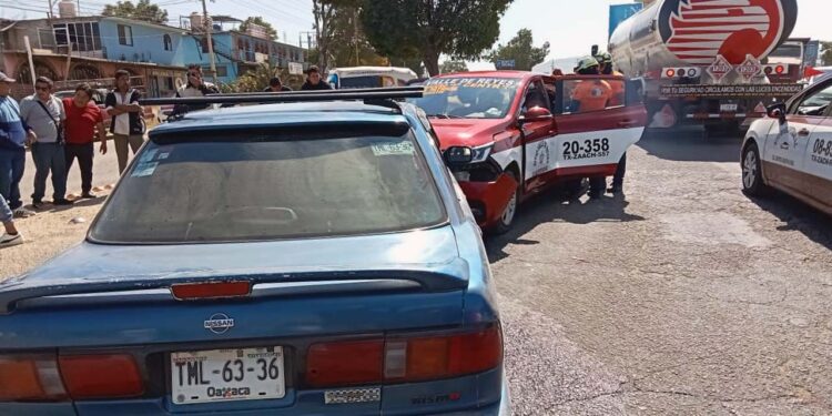 El hecho ocurrió sobre la carretera que comunica a Oaxaca con Puerto Ángel, a la altura de la Y en Zaachila.