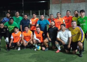Fotos: Leobardo García Reyes // Integrantes del Antequera Team tiraron polilla en el futbol.