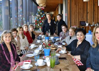 Fotos: Rubén Morales // La cumpleañera fue agasajada por sus grandes amigas con motivo de su cumpleaños.