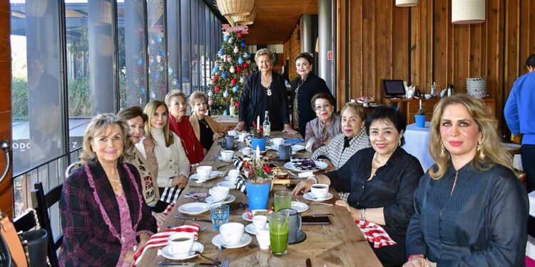 Fotos: Rubén Morales // La cumpleañera fue agasajada por sus grandes amigas con motivo de su cumpleaños.
