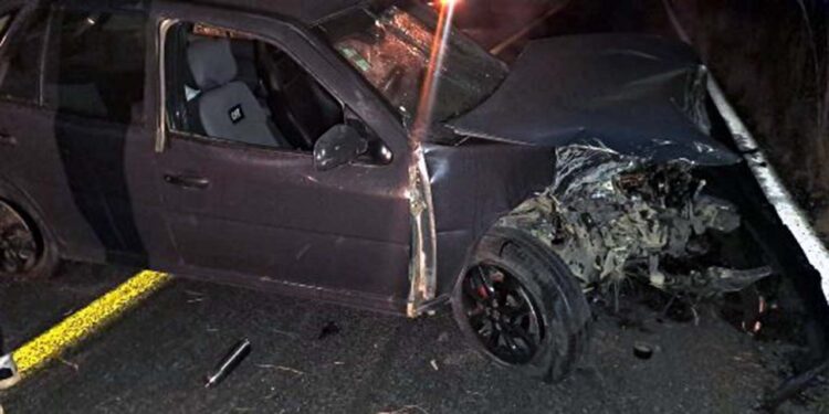 La unidad marca Volkswagen tipo Pointer, color gris, resultó con daños materiales de consideración en la parte frontal.