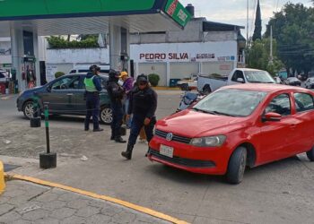 El accidente dejó daños materiales en las calles de Huajuapan.