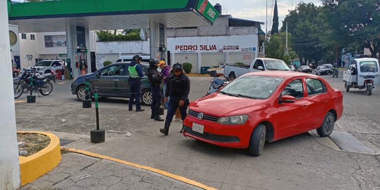 El accidente dejó daños materiales en las calles de Huajuapan.