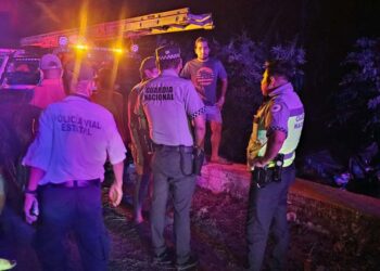 Autoridades policiales descubrieron que el vehículo era conducido por un adolescente de 15 años.Autoridades policiales descubrieron que el vehículo era conducido por un adolescente de 15 años.