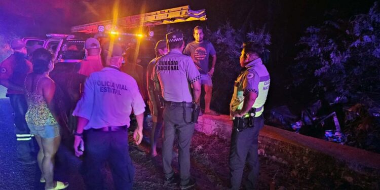 Autoridades policiales descubrieron que el vehículo era conducido por un adolescente de 15 años.Autoridades policiales descubrieron que el vehículo era conducido por un adolescente de 15 años.