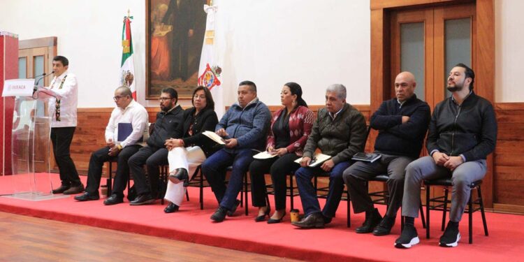 Foto: Adrián Gaytán // El gobernador Salomón Jara Cruz anuncia cambios en su gabinete legal y ampliado.