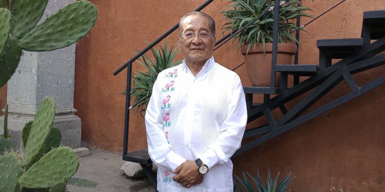 El maestro Eliseo Martínez se jubiló de la Sinfónica para atender sus propios proyectos.