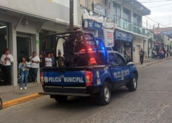 Los detenidos fueron sorprendidos robando por personal de la tienda.