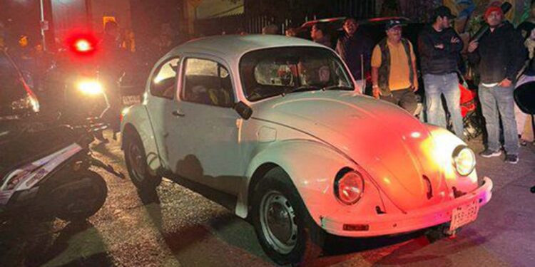 Los sujetos fueron detenidos antes de que lograran avanzar hacia la multitud.