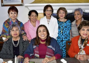 Disfrutó al lado de sus amigas una celebración muy linda y especial.