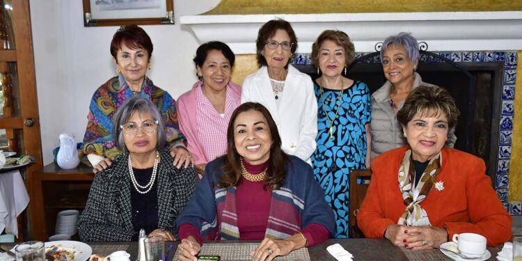 Disfrutó al lado de sus amigas una celebración muy linda y especial.