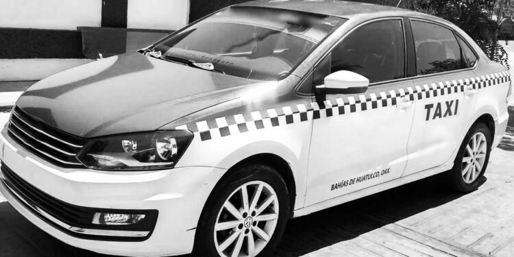 Auto robado era taxi usado como foráneo