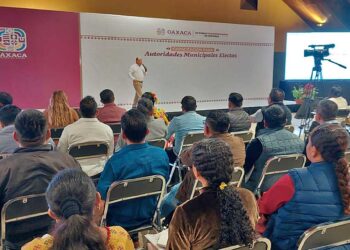 Foto: Gobierno de Oaxaca // Abordan temas como Planeación, Seguridad, Salud, Desarrollo, Mejora Regulatoria, Protección Civil, Transparencia, Combate a la Violencia contra las Mujeres, Reforestación, Alfabetización, entre otros.