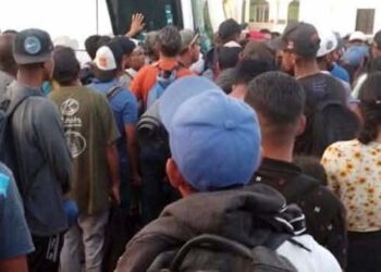 Foto: redes sociales // Los migrantes avanzan hacia el municipio de Santiago Niltepec.
