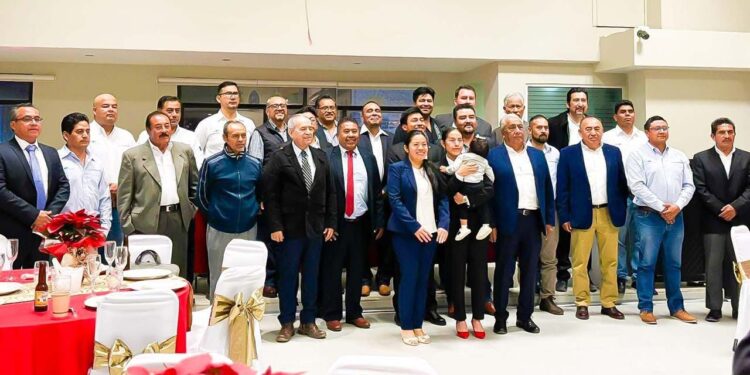 A la ceremonia se dieron cita los más de veinte socios del organismo, acompañados de sus familiares.