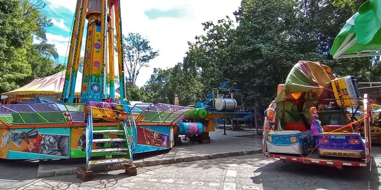 Foto: Adrián Gaytán // A pesar de la prohibición, el año pasado se instalaron juegos mecánicos en El Llano.