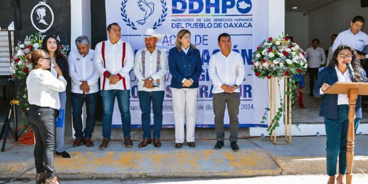 Foto: cortesía // Acompañada de legisladores y autoridades municipales, la titular de la DDHPO, Elizabeth Lara Rodríguez, inauguró este viernes la Oficina Regional Zona Sierra Sur con sede en Miahuatlán de Porfirio Díaz.