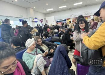 Foto: Luis Alberto Cruz // Afanoso movimiento ayer en el aeropuerto de Santa Cruz Xoxocotlán.