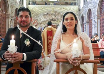 Alberto Velázquez Díaz y Doris Sánchez Regalado contrajeron matrimonio en el templo de Santo Domingo de Guzmán.