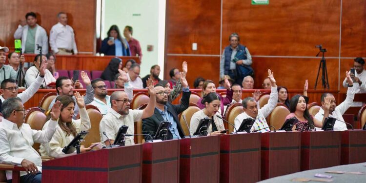 Foto: Congreso de Oaxaca // Aprobación del Paquete Fiscal 2025 para Oaxaca en la 66 legislatura local.