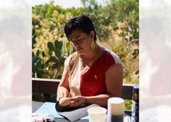 Araceli Nibra Matadamas es originaria de San Francisco Lachigoló y desde hace seis años inició el proyecto AraNibra.