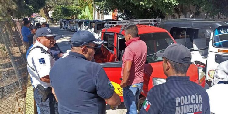 Buscan evitar el incremento desmedido de las unidades de transporte en Teotitlán de Flores Magón.