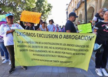 Foto: Adrián Gaytán // Colonos piden audiencia con el gobernador sobre el tema del Cerro del Crestón.