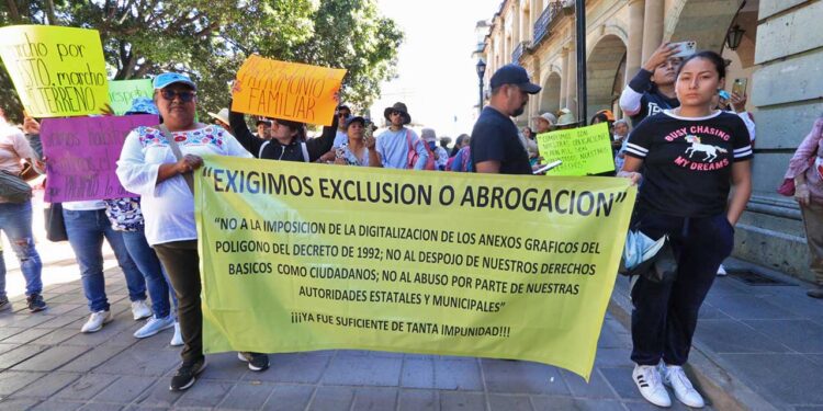 Foto: Adrián Gaytán // Colonos piden audiencia con el gobernador sobre el tema del Cerro del Crestón.