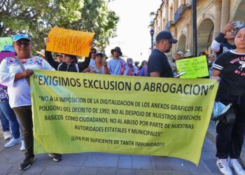 Fotos: Adrián Gaytán // Colonos de Pueblo Nuevo y Guadalupe Victoria marcha para exigir la abrogación del decreto por el que se estableció como zona de reserva ecológica el Cerro del Crestón.