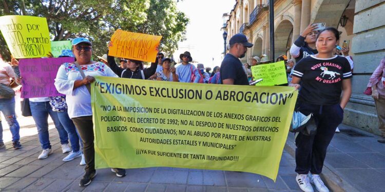 Fotos: Adrián Gaytán // Colonos de Pueblo Nuevo y Guadalupe Victoria marcha para exigir la abrogación del decreto por el que se estableció como zona de reserva ecológica el Cerro del Crestón.