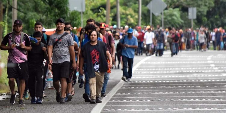 Foto: internet // Con “Operación retorno”, frenan el avance de las caravanas de migrantes.