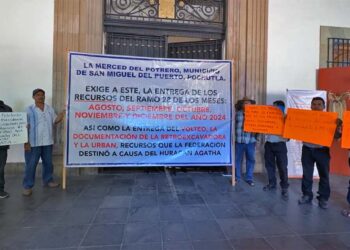 Foto. El Imparcial TV // Exigieron los fondos enviados por la federación para la atención de los daños provocados por el huracán Agatha.