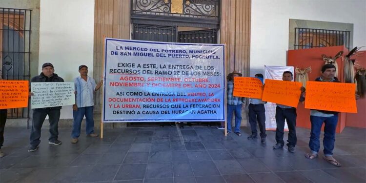 Foto. El Imparcial TV // Exigieron los fondos enviados por la federación para la atención de los daños provocados por el huracán Agatha.