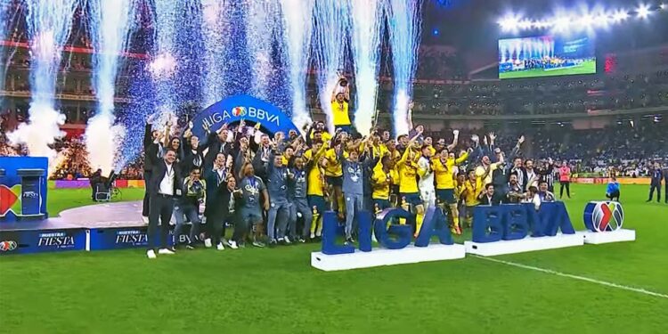 Foto: internet // El Club América derrotó a los Rayados de Monterrey en el Gigante de Acero para levantar su decimosexto título de liga.