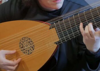 El laúd es un instrumento de cuerda pulsada que quizás no lo asociamos inmediatamente con Johann Sebastian Bach