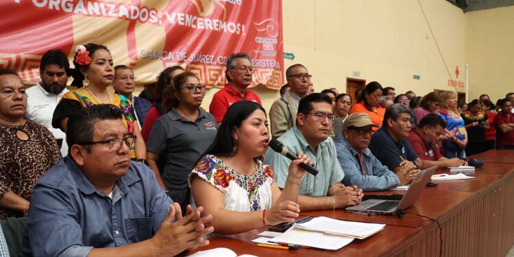 Negocia S-22 con presidencia; exigen cumpla pacto de AMLO