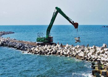 Foto: Archivo El Imparcial // El mayor avance, se dio en el sector secundario debido a las inversiones y obras realizadas por el gobierno federal con el rompeolas del Puerto de Salina Cruz.