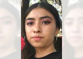 Dalia Guadalupe Castillo Martínez mide 1.45 metros, tiene tez clara y cabello largo lacio.