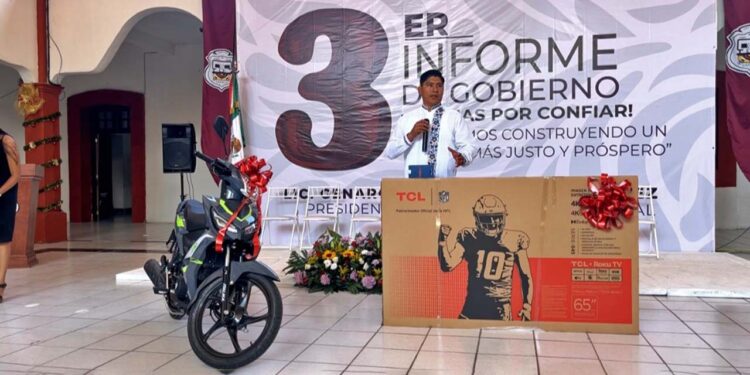 Dan a conocer a los ganadores de la rifa especial en Teotitlán de Flores Magón.