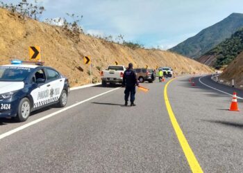 De acuerdo con el reporte oficial, el automóvil colisionó contra un objeto fijo.