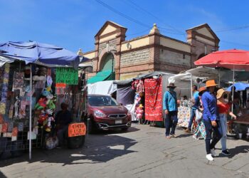 Foto: Archivo El Imparcial // Aumentan ambulantes en las inmediaciones de las plazas comerciales, así como en las zonas aledañas a la Central de Abastos.
