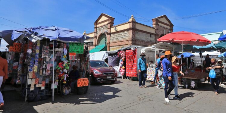 Foto: Archivo El Imparcial // Aumentan ambulantes en las inmediaciones de las plazas comerciales, así como en las zonas aledañas a la Central de Abastos.