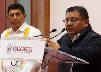 Foto: Luis Alberto Cruz // El gobernador Salomón Jara Cruz y Farid Acevedo López.